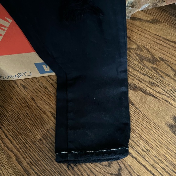 Size 26 distressed black Carmar jeans pockets - Picture 4 of 8